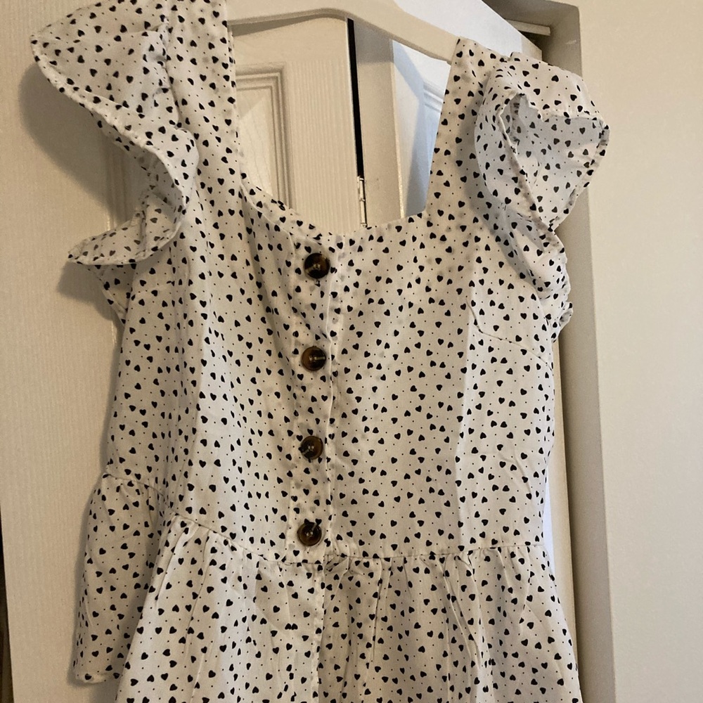 Black and white flutter sleeve top